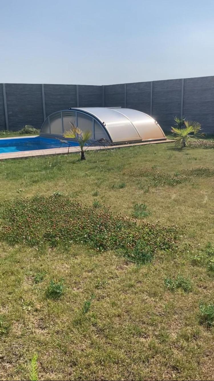 5 Izbovy Samostatny Stojaci Rodinny Dom S Podkrovim A Velkou Zahradou So Sezonnym Bazenom, Celorocnou Saunou A Virivkou Na Dovolenku A Oddych Holiday home Topolniky