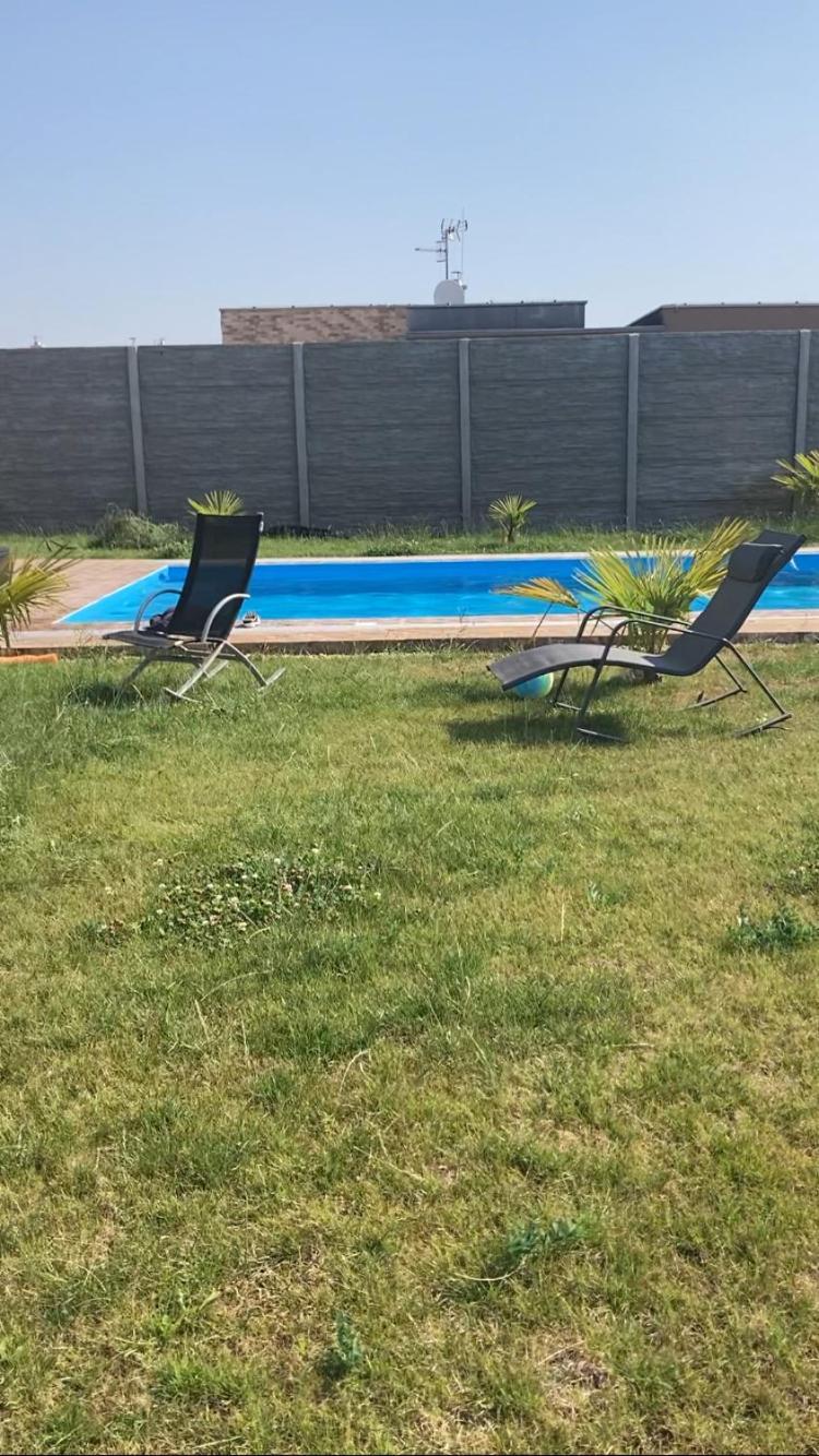5 Izbovy Samostatny Stojaci Rodinny Dom S Podkrovim A Velkou Zahradou So Sezonnym Bazenom, Celorocnou Saunou A Virivkou Na Dovolenku A Oddych *