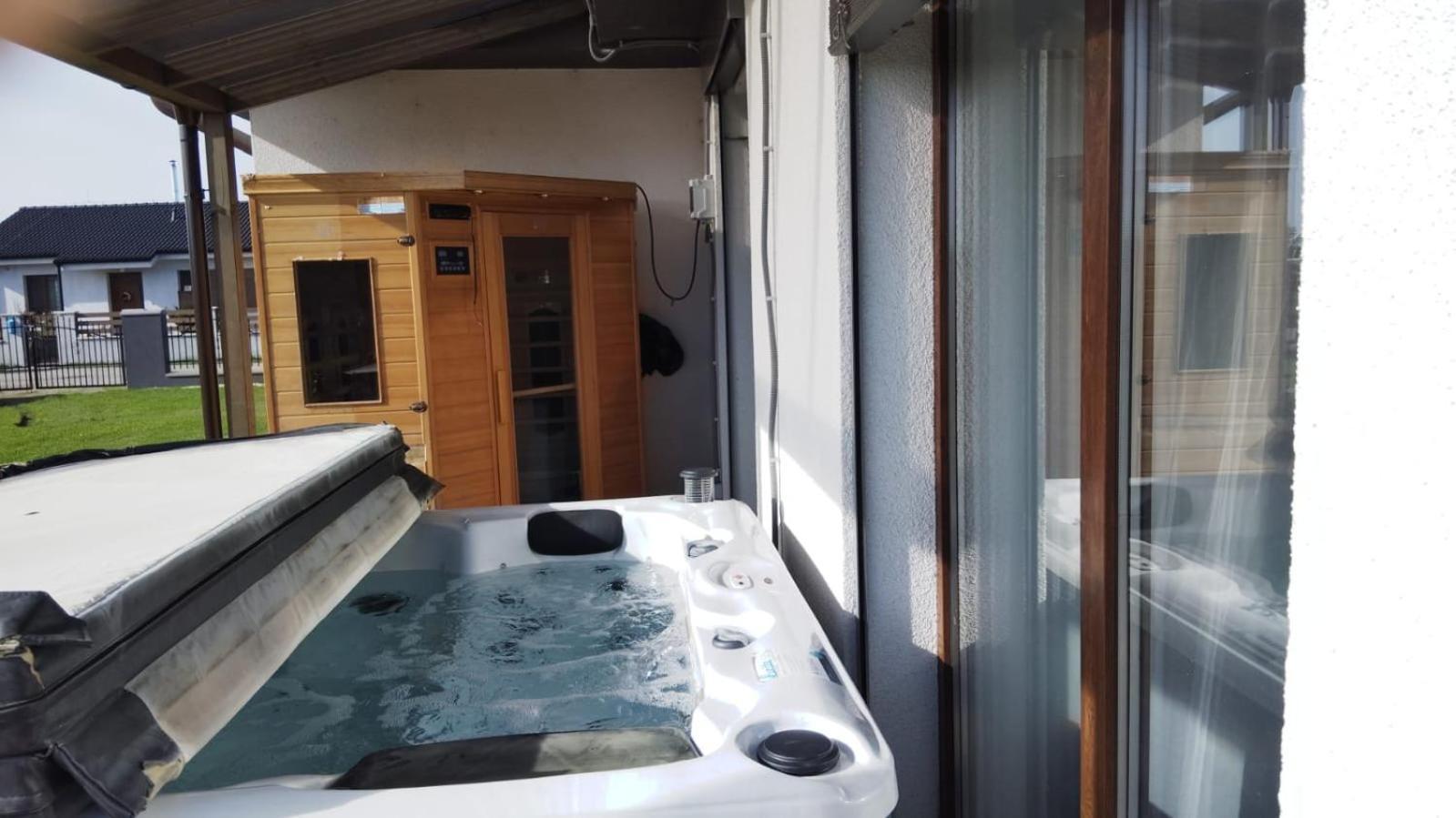 5 Izbovy Samostatny Stojaci Rodinny Dom S Podkrovim A Velkou Zahradou So Sezonnym Bazenom, Celorocnou Saunou A Virivkou Na Dovolenku A Oddych Holiday home Topolniky